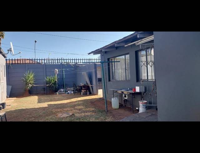 3 BEDROOM HOUSE FOR SALE IN PRIMROSE EAST